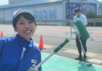 ☆駐車場、ペンキ塗りました☆