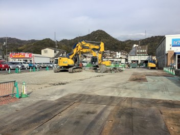 アリーナ北岩国、建て替えしてるってよ。