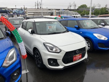 乗ればきっとアガる。そんな中古車あります。