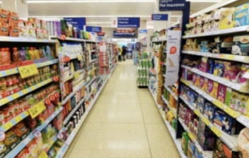 Ｑ　セニアカ－でス－パ－マ－ケットの店内に乗り入れできますか？