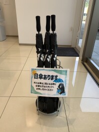 まだまだ暑いので・・・日傘ご用意しております！！