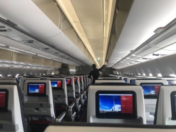 飛行機にセニアカ－は？