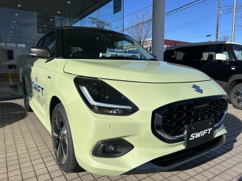 新型スイフトの展示車がお店にやってきました！