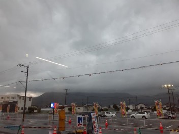 雨降りで