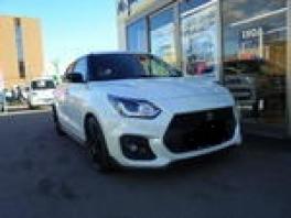 スイフトスポーツのホワイト！かっこいいです！