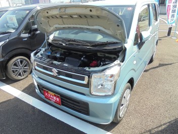 定期的に お車のエンジンオイルの交換 をおススメいたします。