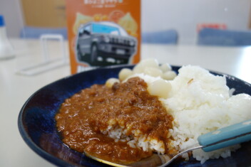 スズキ食堂のカレーを食べてみました。