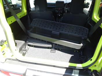 現行ジムニー　JB64W　車載工具ってどこ？