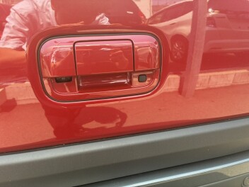 知ってましたかここのボタン？荷物の出し入れに便利です！