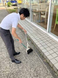 お店周辺の清掃活動をしました！