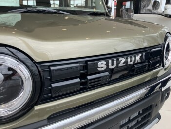 新型ハスラー　店内でご覧いただけます！