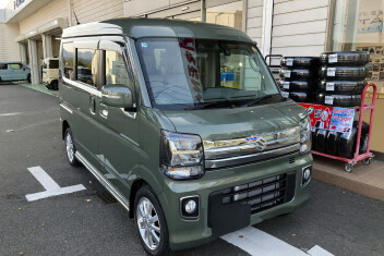 新色アイビーグリーンメタリックのエブリイワゴン、ご納車いたしました☆
