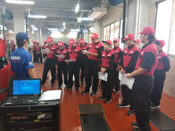 北九州自動車大学校　技術講習会　＆大分高校オープンスクールに参加しました