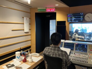 ★ラジオ生放送の様子をお届けします★