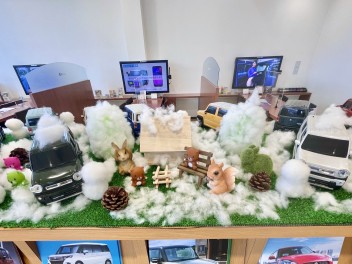 【冬のディスプレイコンテスト】店内に手作り雪だるま！