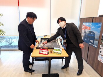 とうとう来たなこの時が 弾丸込めて引くぜトリガー