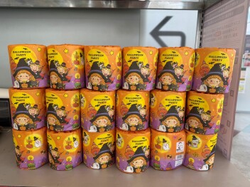 ハロウィン仕様　トイレットペーパーお渡し中！