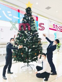 クリスマスツリー飾りました!