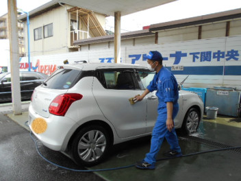 お客様の大切なお車を　”手洗い洗車”　してます！