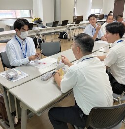 新入社員の勉強会の風景（7月）