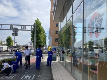 9月「クリーンマンデー」各店舗周辺の清掃活動を行いました！！
